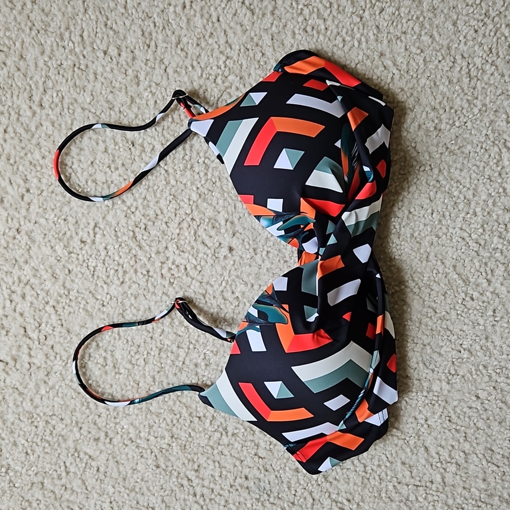 SHEIN Geometric Tie Back Bikini Top